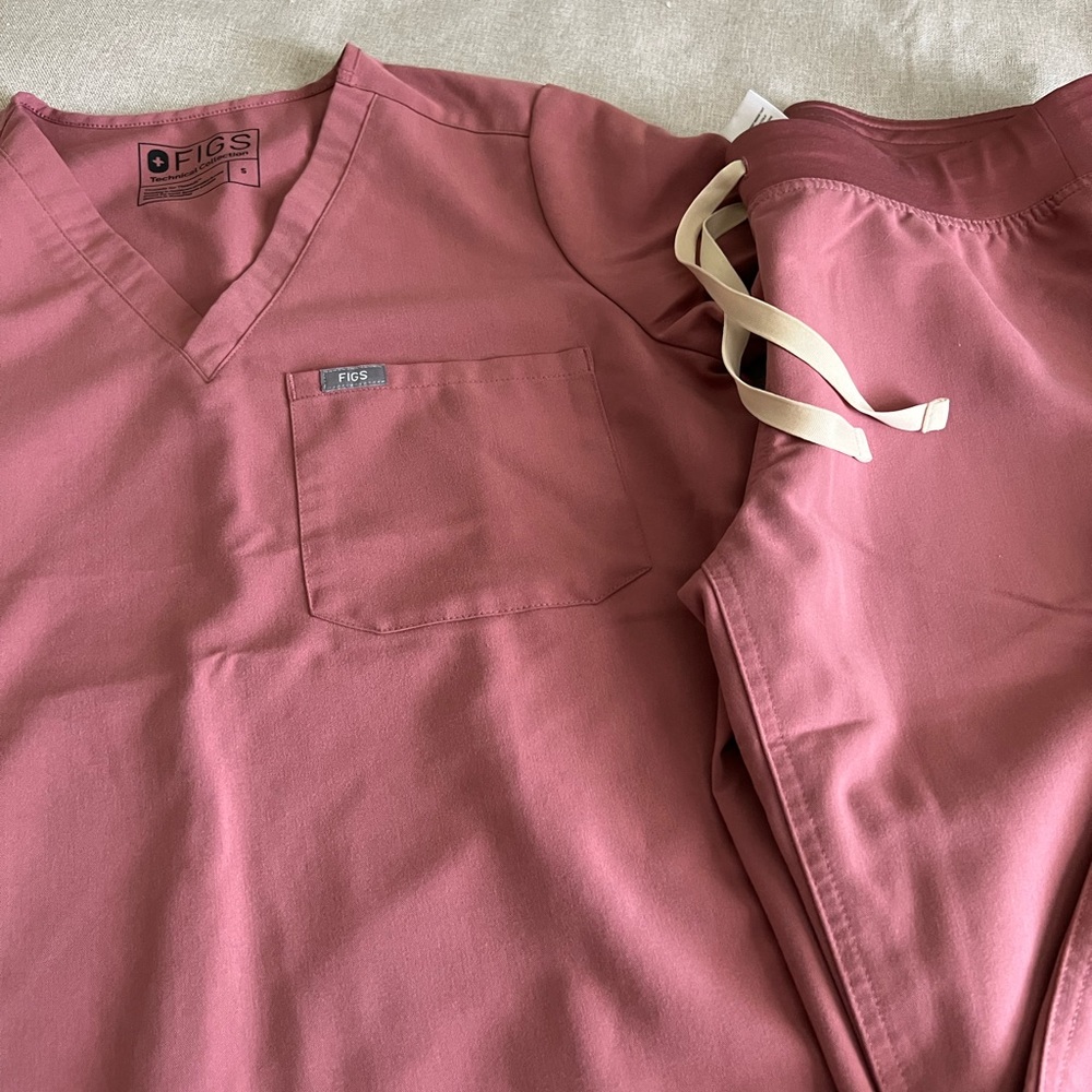 FIGS Scrubs set